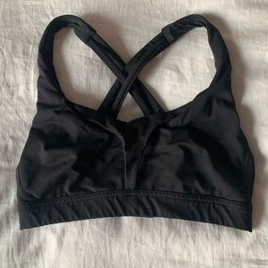 Lululemon black sports bra with pockets.
